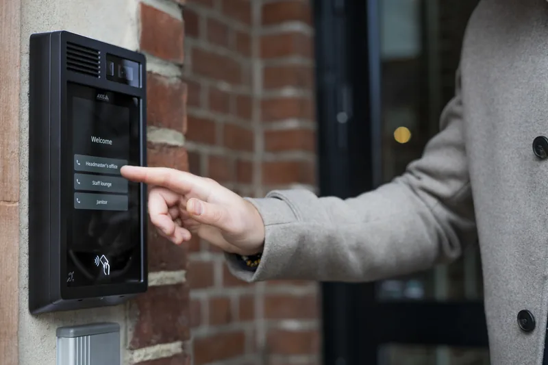 AXIS video door station with access control and intercom